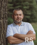 Фото мастера по установке дверного доводчика - Шостко Роман