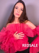 Создавая вечерний макияж, я использовал высококачественные тени, устойчивые кремы и подводки для глаз, чтобы подчеркнуть глаза. Легкость и элегантность в каждом штрихе достигнуты аккуратным контуром и тщательным смешиванием цветов.