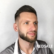 Классическая стрижка на бок
И моделирование бороды и усов
Для любителей классического и строго стиля одежды
Подойдёт и взрослым и детям
