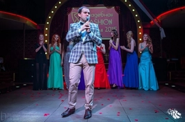 Ведущий на «Fashion Week»