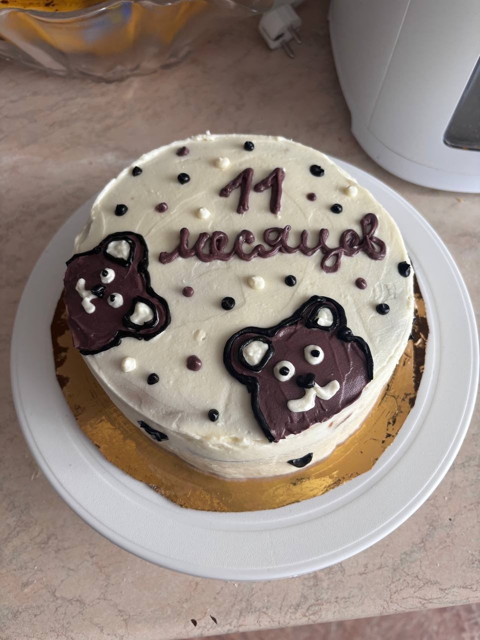 Торт «Красный бархат» с вишней 💞
Красные ванильные коржи, воздушный кремчиз, вишневое конфи и декор по запросу заказчика ✨
На выбор много вариантов начинок для тортов, разный декор 😍.