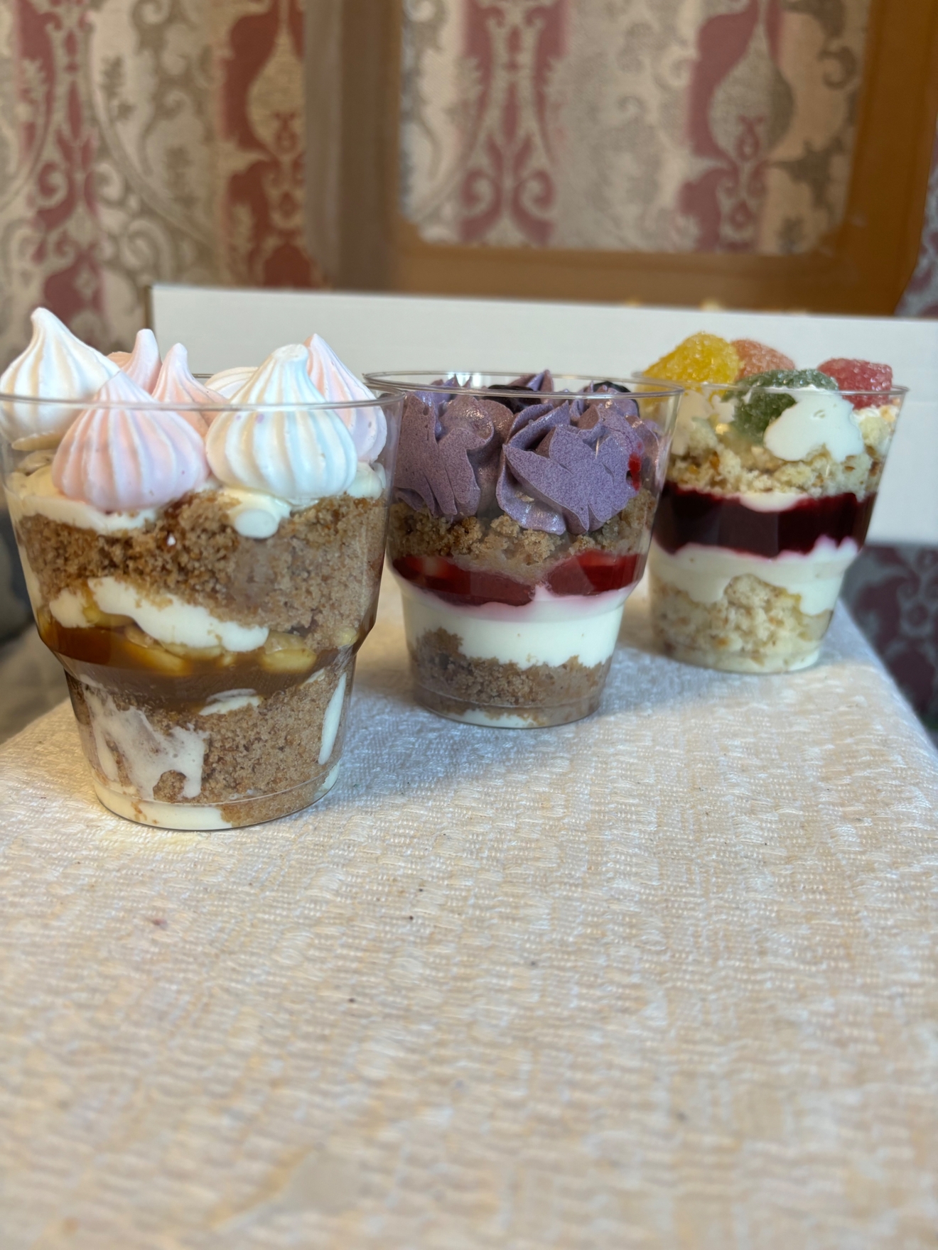 Капкейки / трайфлы на ваш вкус✨
Можно с любой начинкой и декором💞.