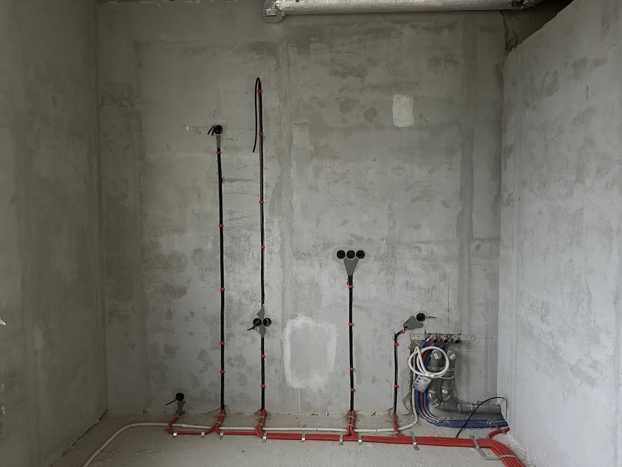 Монтаж электроснабжения квартиры 60м.кв. под ключ, проводка по полу.