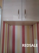 На фото видно изготовленный шкафчик из высококачественного материала с учетом индивидуальных размеров и дизайна. Установлен с учетом функциональности помещения.