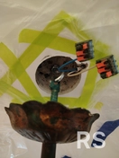 Декоративная накладка, не закрывает монтажные крепления. Алмазная резка потолка в жилой квартире.