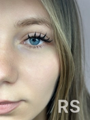 Наращивание ресниц, 2D, c использованием трендовых лучей-перья. Время работы 2 часа.