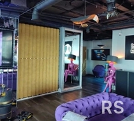 Монтаж мягких стеновых панелей от E.S.T.E.D.E.
Монтаж выполнен на подготовленное основание с помощью жидких гвоздей для надежной фиксации. Панели состыкованы бесшовно, создавая эффект цельного полотна.