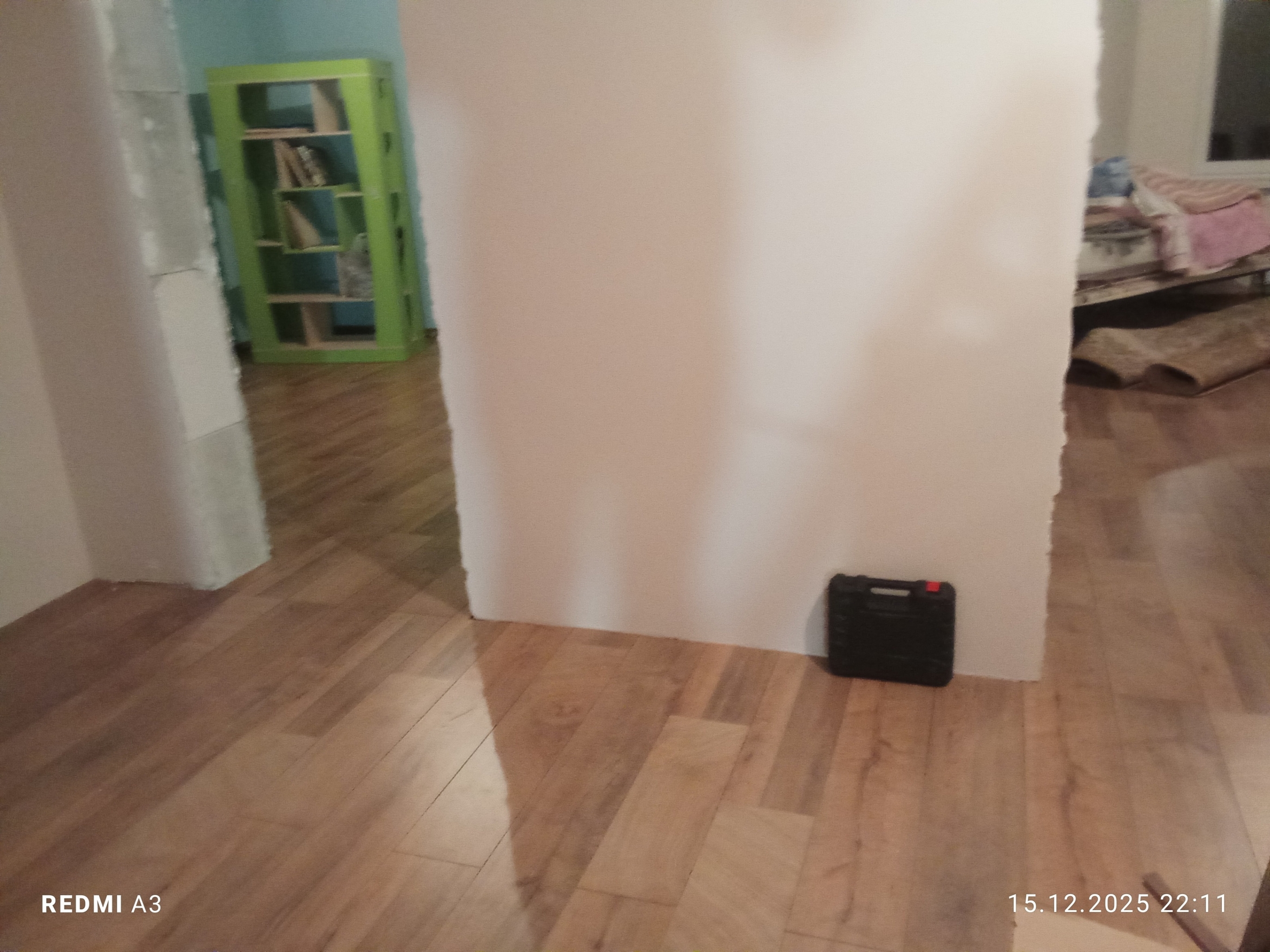 По окончании укладки ламината весь 2 этаж катеджа.