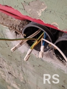 Распаячная коробка внутри глубокого подрозетника.