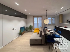 Полный дизайн-проект квартиры с сопровождением ремонта.
Возможность редактирования под индивидуальные пожелания клиента.
Использованы натуральные материалы и современные детали для уникального интерьера.