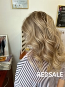 Окрашивание AirTouch, стрижка с учётом особенностей роста волос и их структуры, для последующей лёгкой кладки.