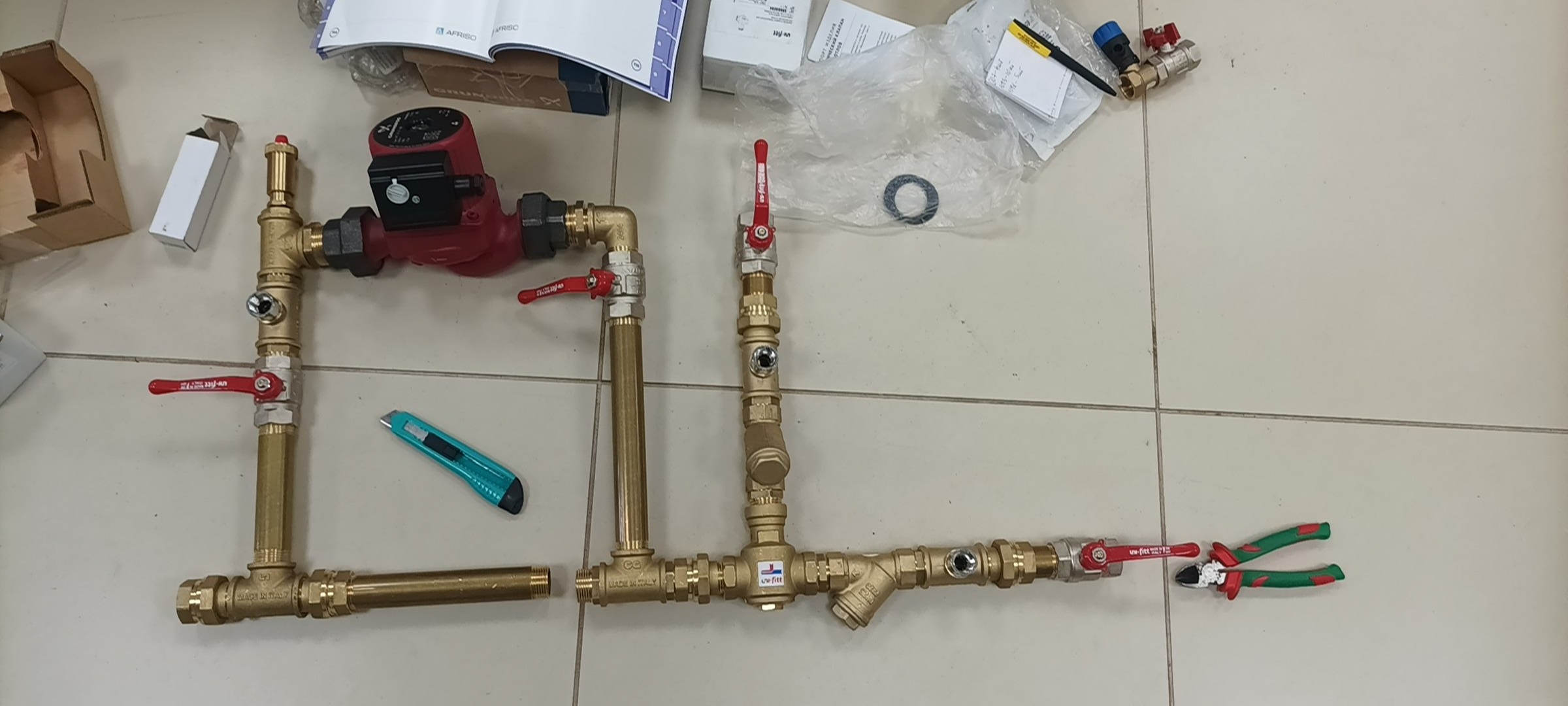 Подмес от твердотопливного котла до буферной ёмкости. Атикондеционный трёхходовой клапан до 60с.