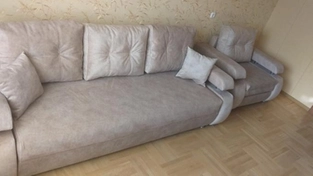 Ткань велюр антивондальный и легко убираются пятна.