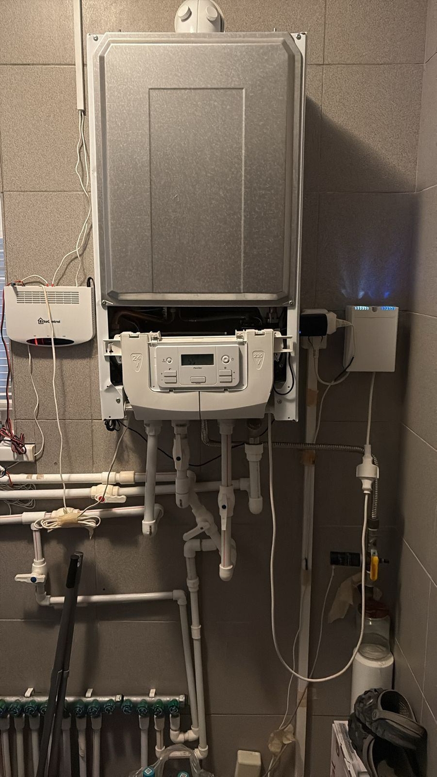 Делал диагностику и профилактику газового котла, проверил работоспособность и систему безопасности.