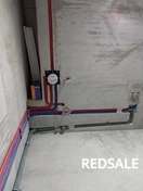 Установка встраиваемой душевой системы для ванны.