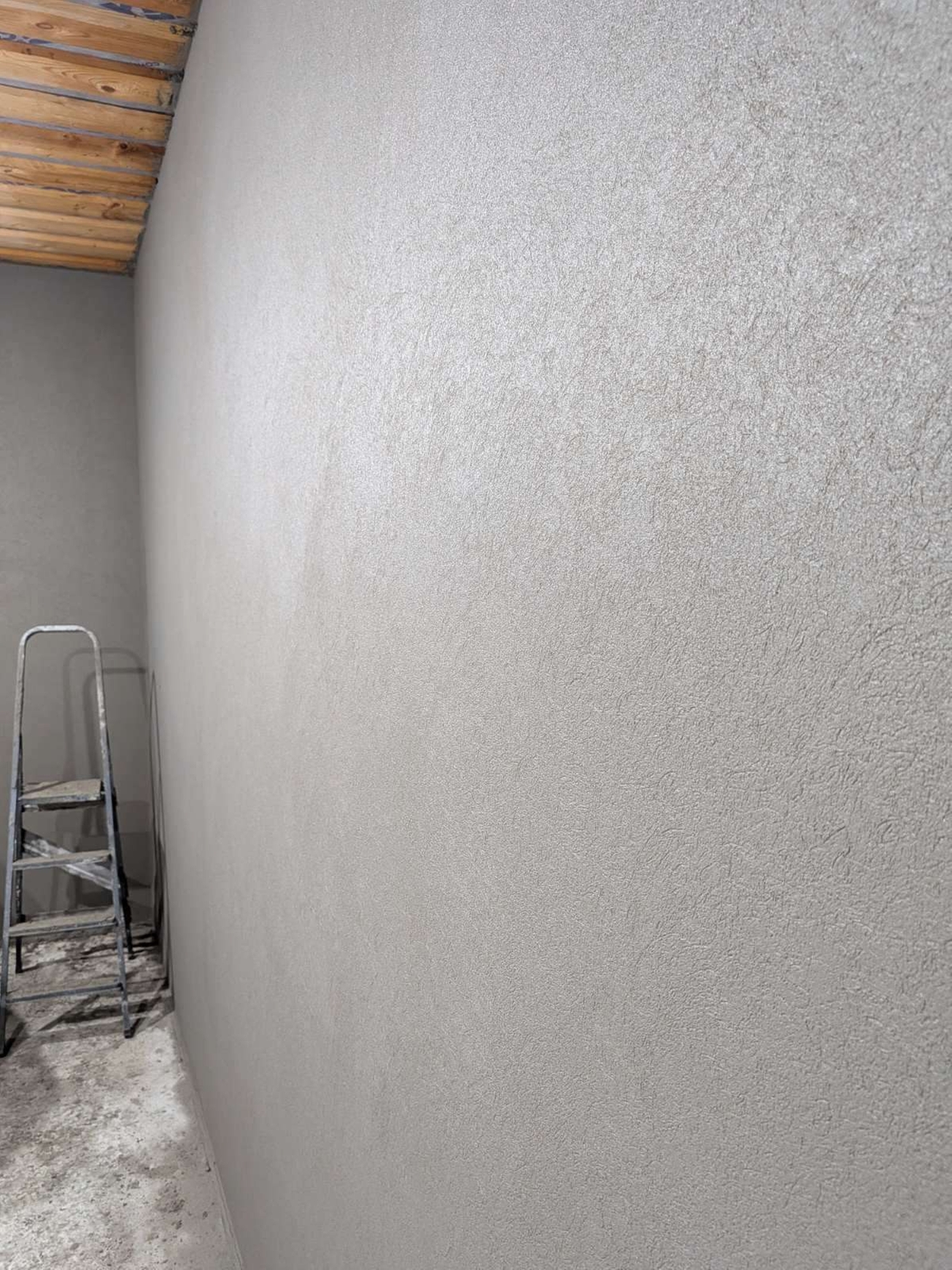 Качество цементной штукатурки механизированным способом.