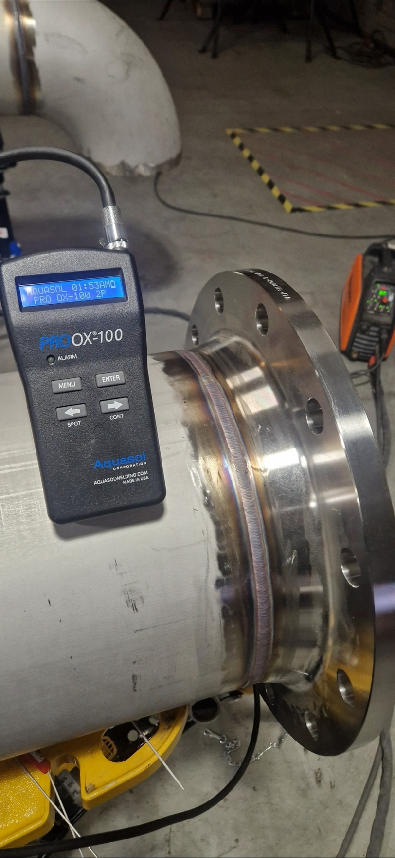 Сварка TIG 141 в аргоновой среде с поддувом для высокоточного соединения технологических и молочных трубопроводов CIP.
Использовано современное оборудование для контроля качества шва, гарантирующее герметичность и прочность соединений.