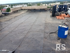 Демонтаж старой кровли и монтаж новой на жилом доме.