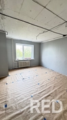 Поклейка виниловых обоев — 48 м², без подбора рисунка.