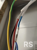 Выполнил соединение заводского гибкого кабеля ВП с питающей моножилой. Использовал гильзы под опрессовку, получилось необслуживаемое соединение.