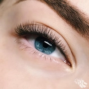 Наращивание ресниц, натуральный эффект