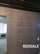 Подготовка стен и поклейка флизелиновых обоев с подбором (в виде крокодильей кожи) в частном доме.