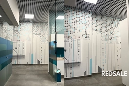 Роспись белой стены в IT компании в геометрии.