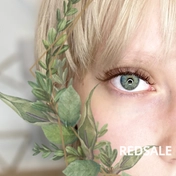 Использованы коричневые ресницы 1.5D толщиной 0.07 мм, аккуратно интегрированные для естественного объёма и лёгкости.