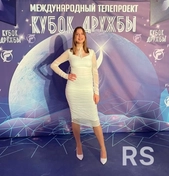 Обучение с нуля и работа с любым уровнем подготовки, постановка дыхания и голоса.
Гибкий формат: индивидуальные занятия онлайн и офлайн, подбор удобного графика.
Развитие музыкального слуха, работа над репертуаром и сценическим мастерством.
