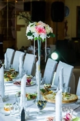 оформление гостевого стола-ваза с хрустальными каплями