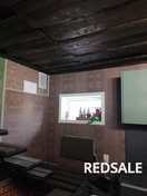 Подготовка стен и поклейка флизелиновых обоев ( в виде крокодильей кожи ) в частном доме.