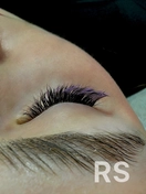 Цветное наращивание ресниц 2D эффект теней, микс изгибов С и L. Время работы 2 часа.