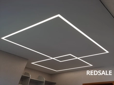 Световая линия, квадрат в квадрате.
Для установки натяжных потолков "Световая линия" мастер использовал высококачественный материал, тщательно создавая геометрический дизайн квадрата внутри квадрата.