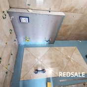 Укладка керамогранита по диагонали в центр с последующей подрезкой по контуру.