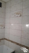 Плитка в ванной с декором