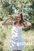 На этой фотосессии фотограф сфокусировался на индивидуальной фотосъемке девушки и природы. Для создания уникальных снимков использовались:

Профессиональная камера с высоким разрешением.
Природное освещение, подчеркивающее красоту местности и модели.