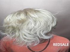 Обесцвечивание и тонирование волос. Цвет получился равномерный и сияющий.