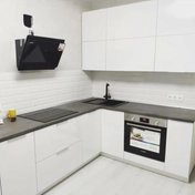 Кухня угловая, столешница постформинг, фурнитура Blum, фасады акрил.