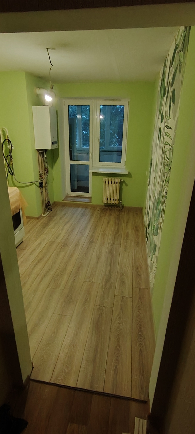 Шпатлёвка стен, покраска стен, установка уголков, Шпатлёвка и покраска откосов, Поклейка фотообоев, укладка ламината, монтаж плинтуса, замена розеток. .