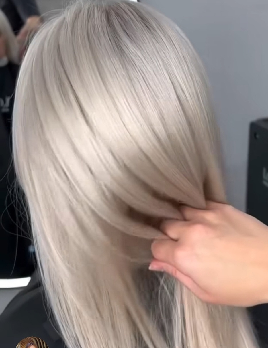 Занятость 3 часа. Осветление корня и тонирование . 180 рублей.