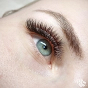 Объёмное наращивание ресниц