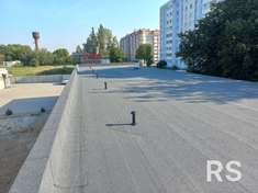 На фото — процесс ремонта наплавляемой кровли с использованием битумных материалов.
Работаем как и с физ. так и с Юр. лицами.