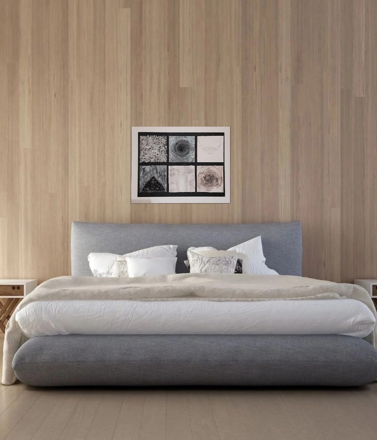 Серия из двух картин "Day and Night".
Это тёмная версия — "Night".
При создании использовались разные техники: фактурная паста, точечная роспись, акрил, поталь, декоративные камни. В дневной версии те же материалы, но сюжет более светлый.