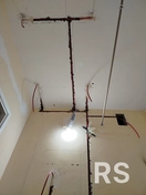 Перенос светильников на потолок и разделение на две группы.