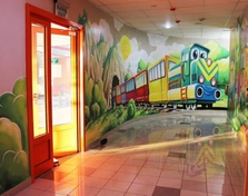 Паровоз на стене 