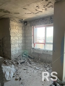 Проведен демонтаж старой штукатурки и сбор мусора в мешки.