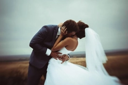 Видеосъемка свадьбы — это вложение в вечные воспоминания и чувства.