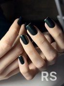 Маникюр с укреплением ногтей гелем, покрытием гель-лаком и нанесением втирки.