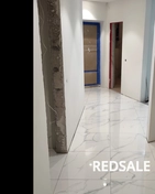 Укладка керамогранита 60х60см на пол в коридоре.