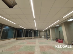 Монтаж потолков Армстронг, возможно с материалом